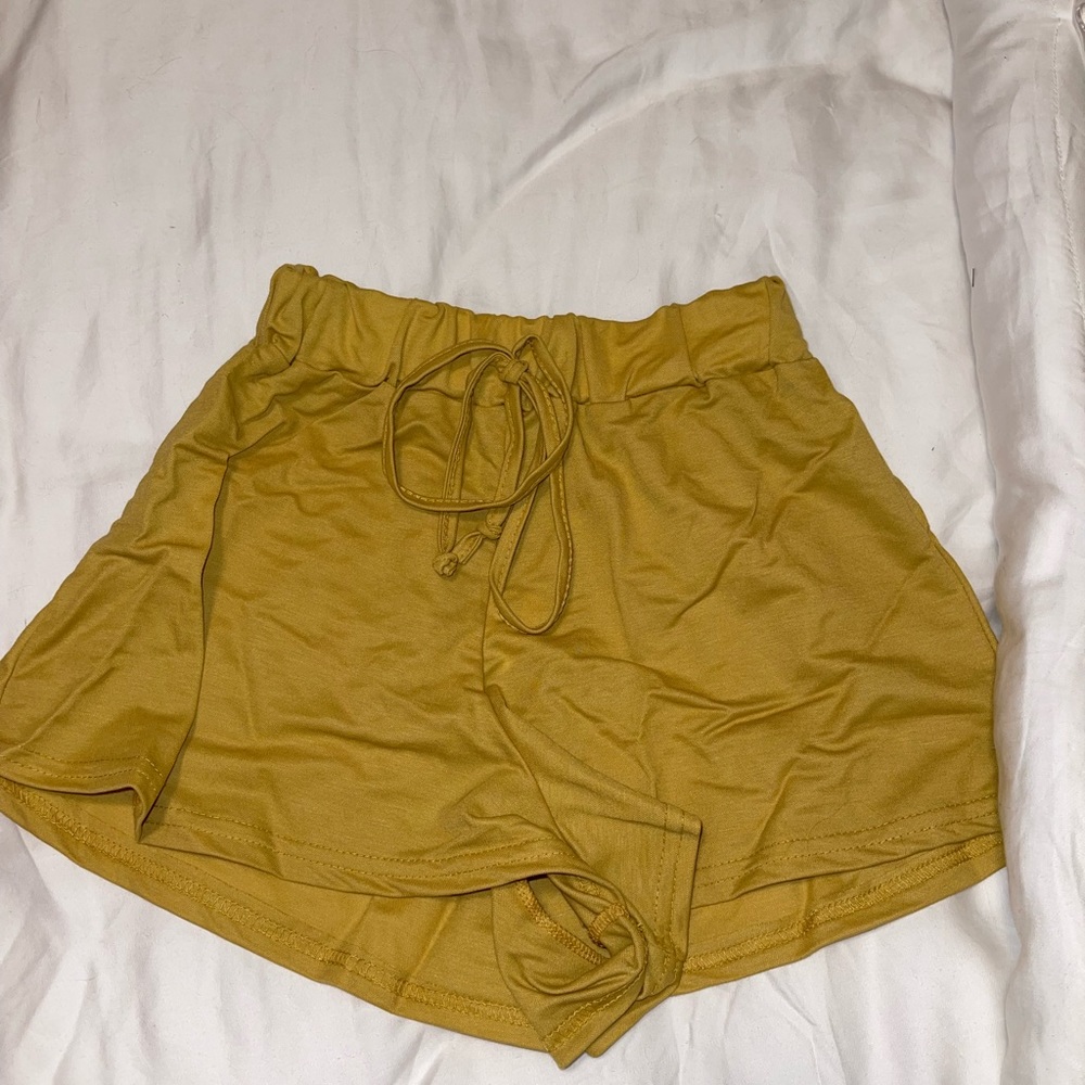 Yellow Pretty Little Thing Shorts